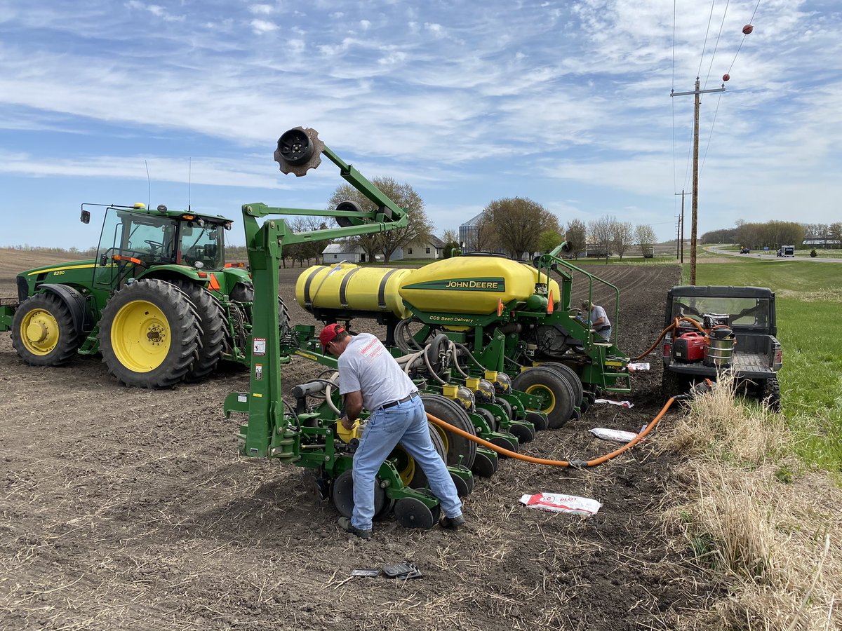 JustinKrell's tweet photo. Another @LGSeeds plot in the ground. Thanks to Jeff Tuma for putting in another plot. Excited to see #MixMaker hybrids LG54C76STX and LG59C72VT2RIB preform this season near Montgomery, MN #plant21 https://t.co/FIbs4yqEOD