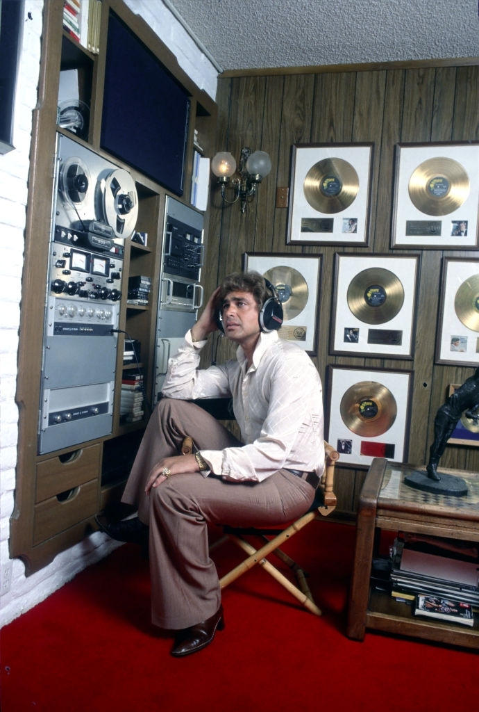 Happy Birthday to Engelbert Humperdinck who turns 85 years young today 