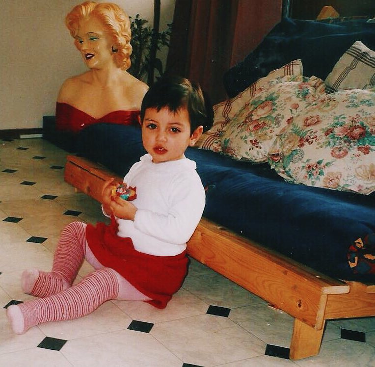AssenbergDesi's tweet photo. #ChildrensCorvus ,  #CorvusDay  Parecía hasta niña buena ahí 😂 https://t.co/s5Pm6wwTba