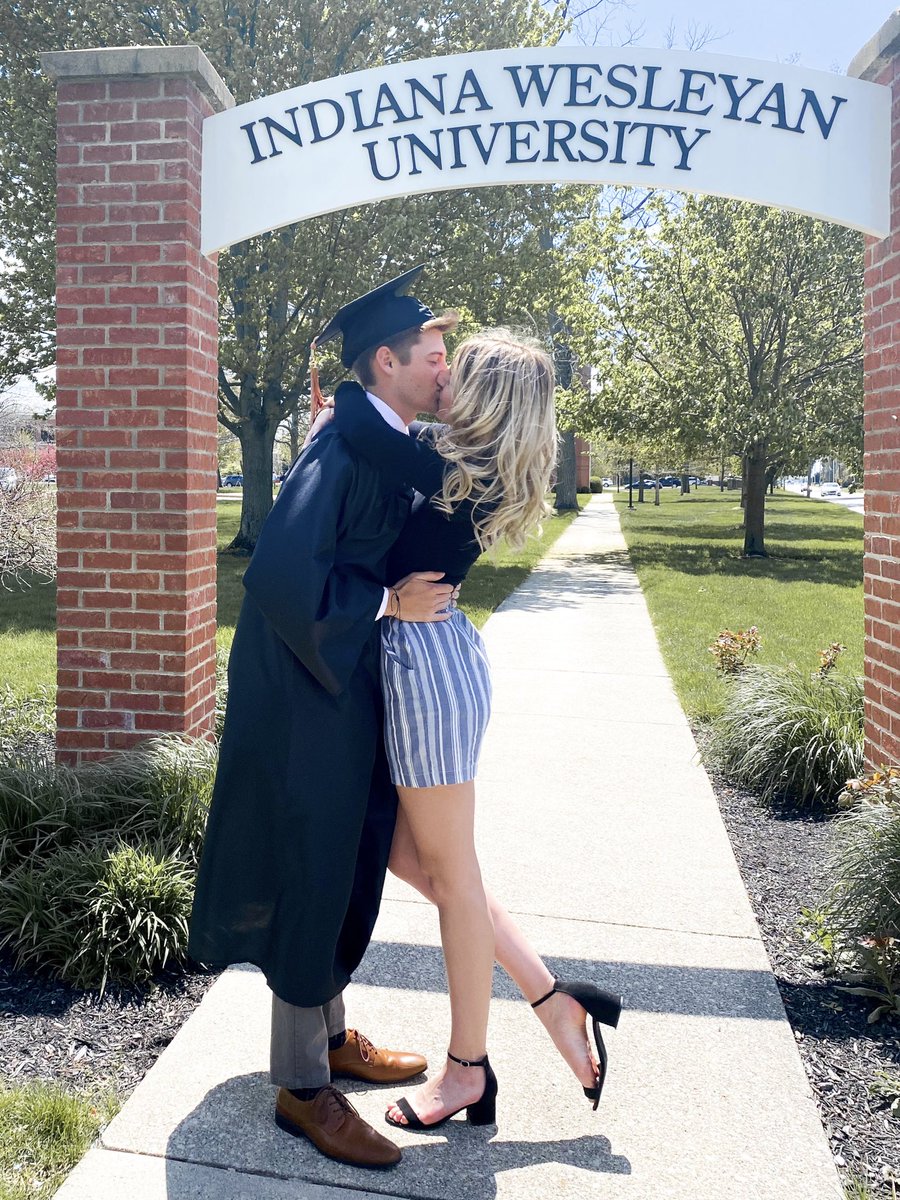 lyndsey_yoder's tweet photo. my favorite person in the world graduated college last night!!!! https://t.co/WMk7HQv2oG