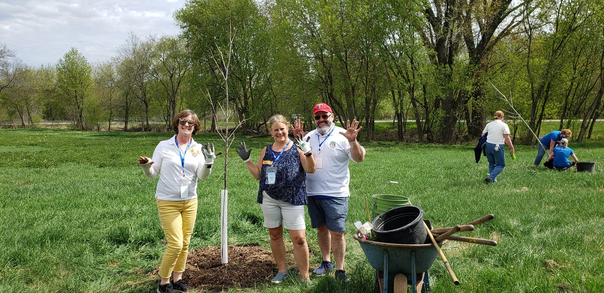 TreeTrust's tweet photo. Thank you to the volunteers from @Rotary5950 for planting 80 trees today in @BrooklynPark! https://t.co/qrUtplOji8
