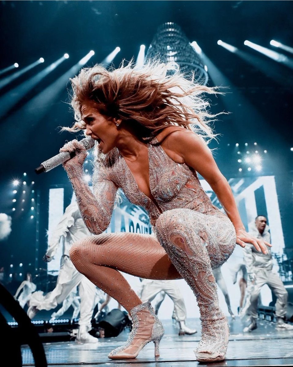 fer_gom_b's tweet photo. JLo a los 51 / Personas de 50 https://t.co/n9frk940xP