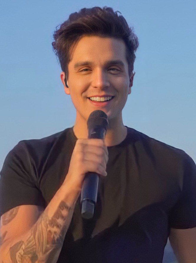 disneyluans's tweet photo. luan santana = perfeito
luan santana de preto = uma das 7 maravilhas do mundo 🖤 https://t.co/MvNhvh8OdF