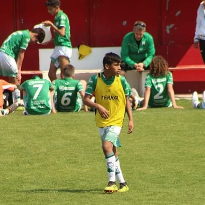 peruanos_mundo's tweet photo. #ScoutingFPF
-->Adriano Pizarro(2007)
-->Nació en Perú
-->De padres peruanos
-->Juega en Ferrocarril Oeste Novena división juvenil AFA
-->Posición:Lateral derecho/Defensa Central
-->Está en el club desde hace 5 años
-->Estatura:1.70
-->Tiene documentos peruanos https://t.co/SW3Q85bYuR