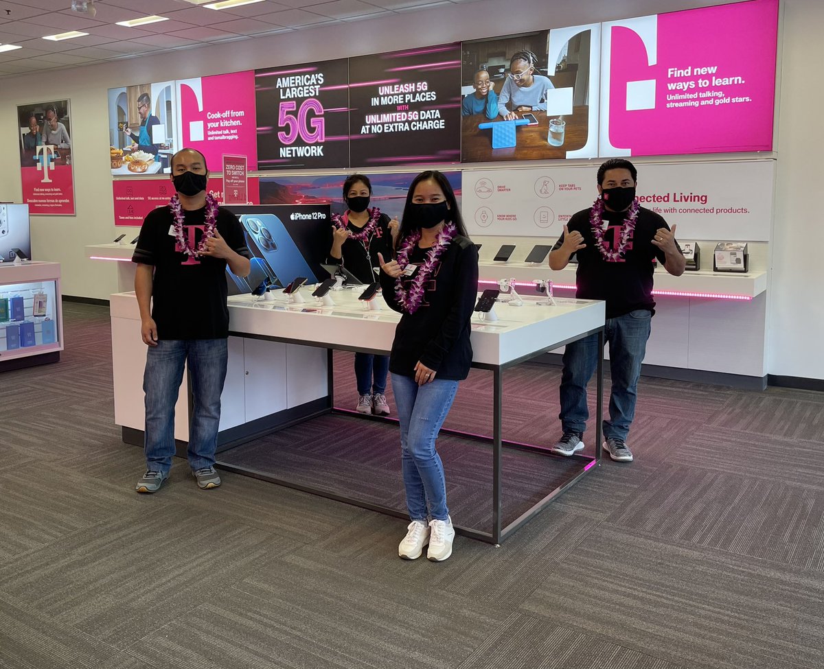 Aloha from Kauai, Hawaii 🌺 Happy Lei Day from Lihue T-Mobile 2SDC #Mayday #TMohana #@Mmeligro @NaniBlake @kanaks73 @1SamC808 #alohastrong @arunramchan @JonFreier #LeiDay #Hawaii