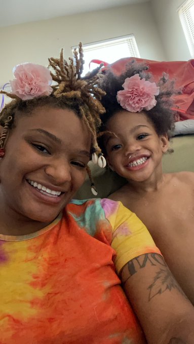 Flower child. https://t.co/Ltzr7zIoaJ<a href="/tag/money"class="tags"><span>#money</span></a><a href="/tag/broke"class="tags"><span>#broke</span></a><a href="/tag/trending"class="tags"><span>#trending</span></a>