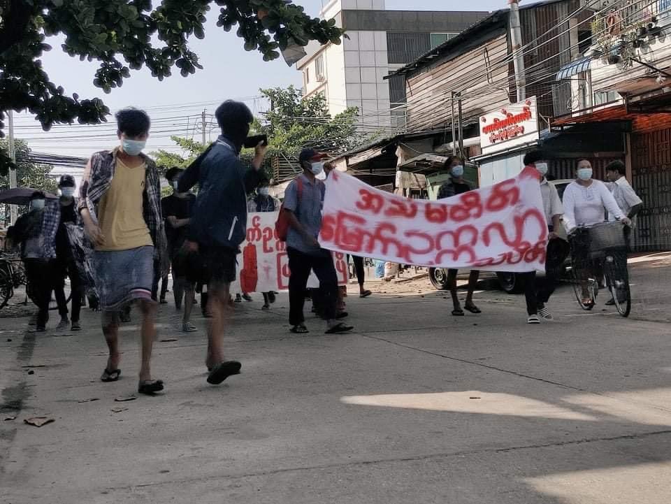 SoeMoe72702043's tweet photo. Never give up until we get democracy
GLOBAL SPRING REVOLUTION #May2Coup #WhatsHappeningInMyanmar #SpringRevolution https://t.co/PTwrLxQkun https://t.co/0wKP70B8vB