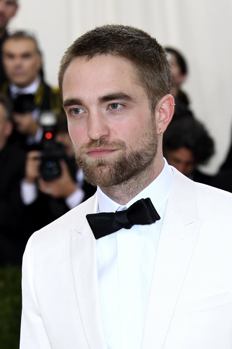 chicagoRebel's tweet image. 5 years ago Robert Pattinson at the Met Gala looking *chef’s kiss*