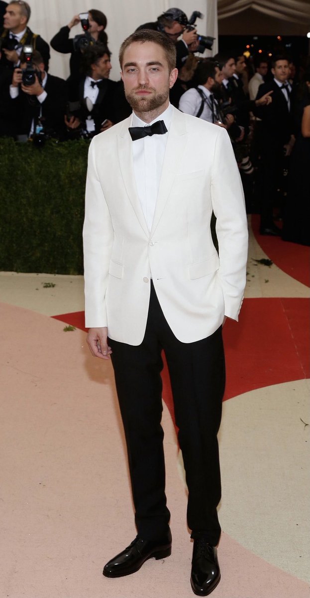 chicagoRebel's tweet image. 5 years ago Robert Pattinson at the Met Gala looking *chef’s kiss*
