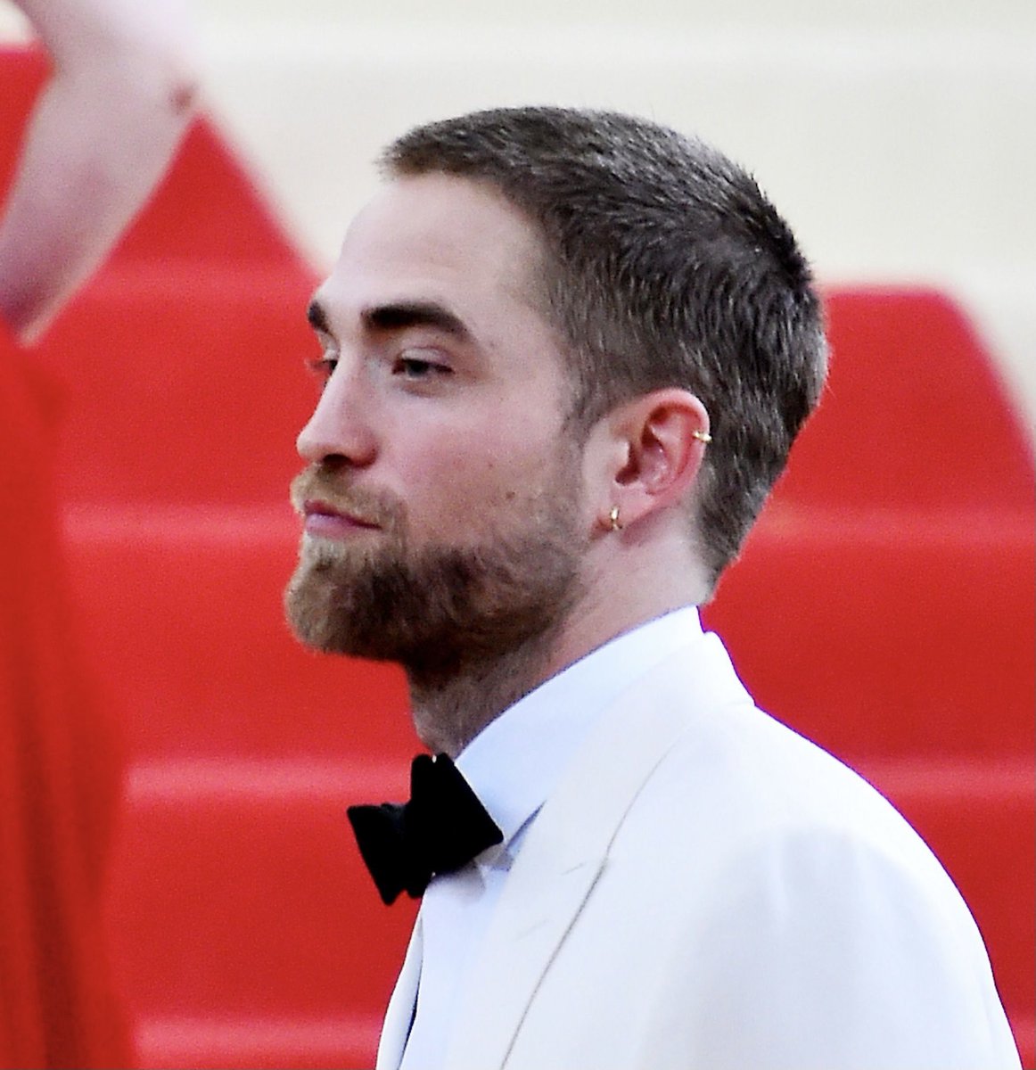chicagoRebel's tweet image. 5 years ago Robert Pattinson at the Met Gala looking *chef’s kiss*