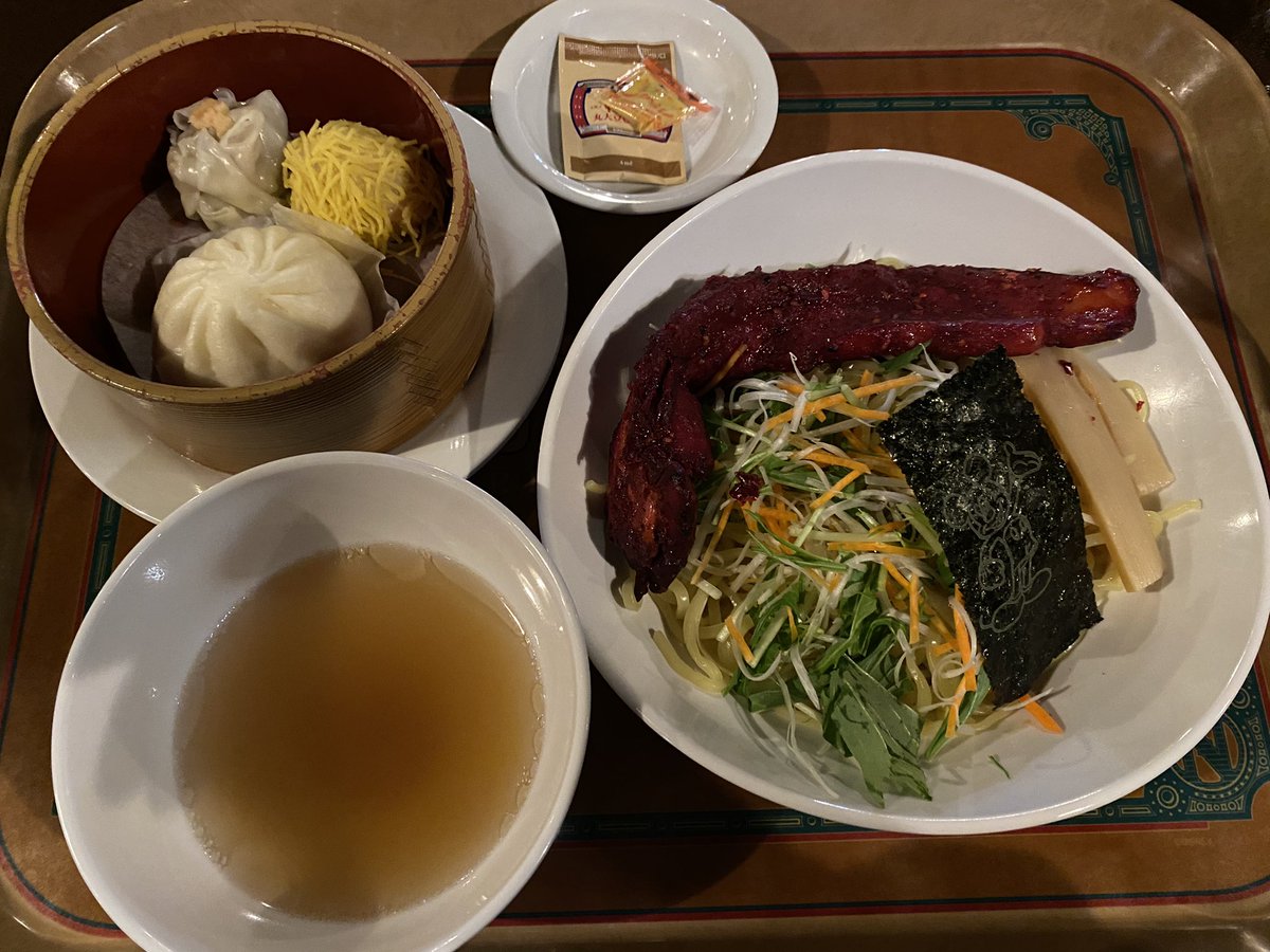 ばぶ Auf Twitter ヴォルケイニアレストラン ディズニーシー ブラックペッパーポークのつけ麺 １１８０ 点心三種 ４２０ 5 2に訪問 ディズニーリゾート ディズニーシー ヴォルケイニアレストラン ヴォルケイニア Vulcania シェフおすすめの麺 つけ麺