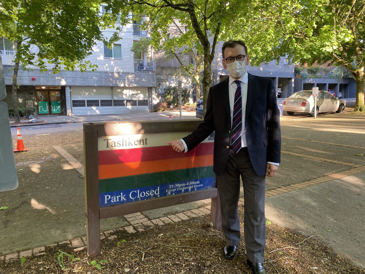 JavlonVakhabov's tweet photo. During my brief stay in #Seattle stopped by the #TashkentPark on #CapitolHill, a charming shady neighborhood w/the beautiful sculpture featuring #Semurg (Bird of Happiness) by the prominent #Uzbek artist Jacob Shapiro. This was a gift in 1989 from Tashkent to citizens of Seattle. https://t.co/Byia13wSks