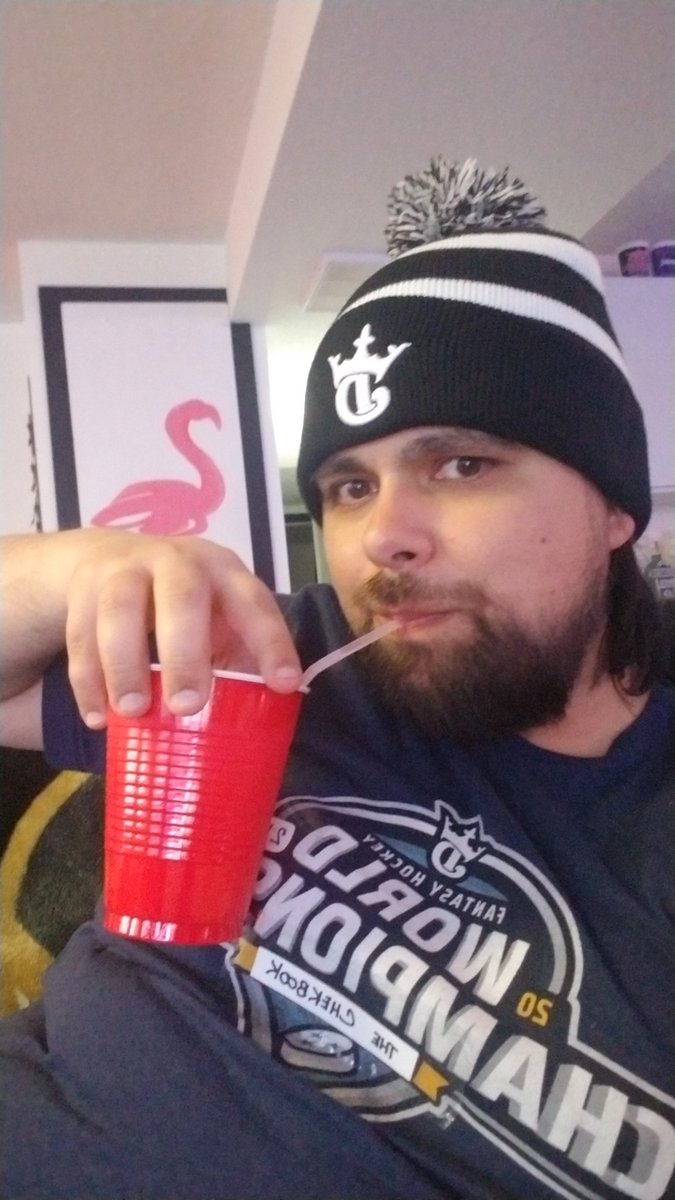 thechek182's tweet photo. The Capitals are trash but at least @DraftKings has an open bar so its still +ev #FHWC https://t.co/rOYv2bdGNV
