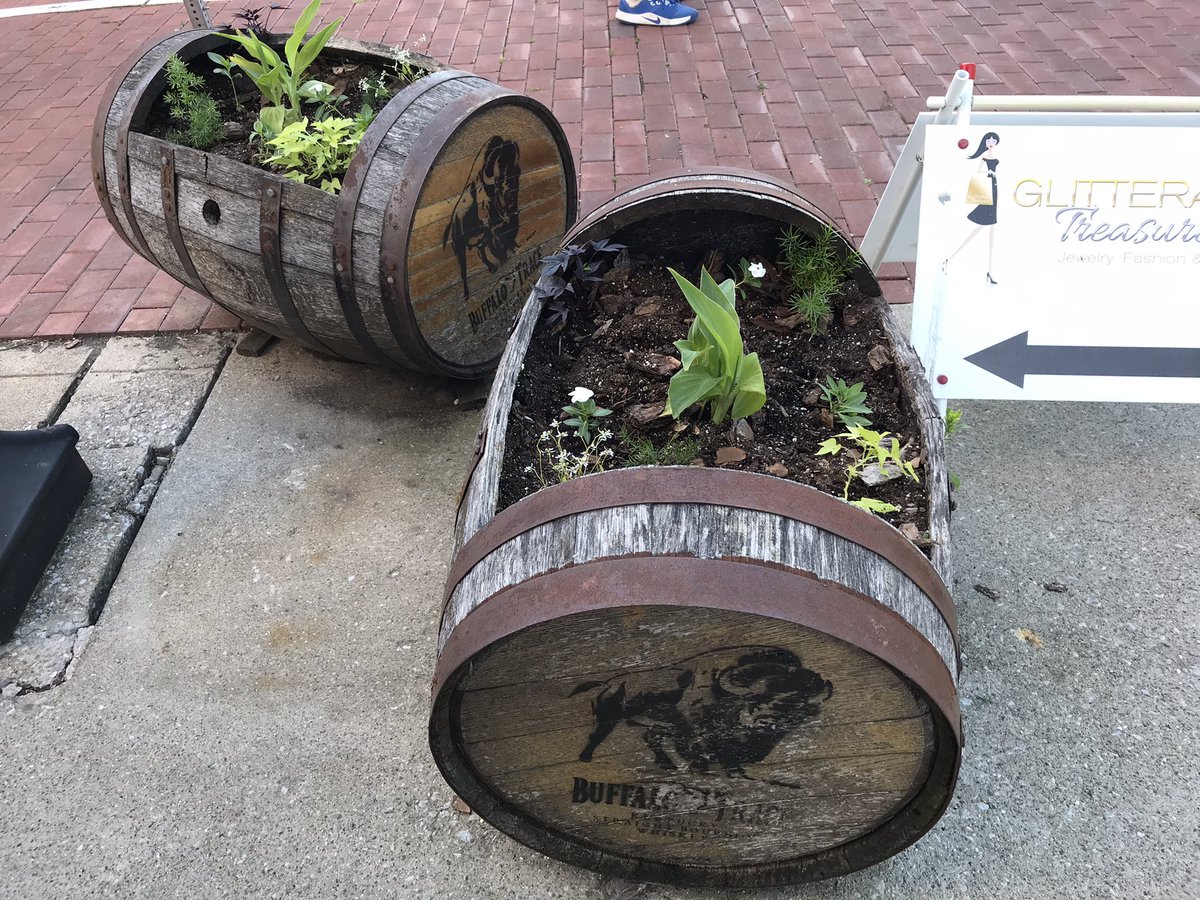 natureflections's tweet photo. Happy #derby day https://t.co/7ly23Ri4qG