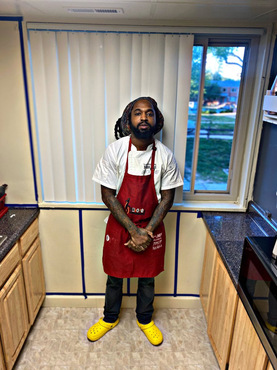 Chuck_E_Swagg's tweet photo. Cheffin n finessin 🎯🏆🤝 #servingflavors https://t.co/Wdaa4zwJIR