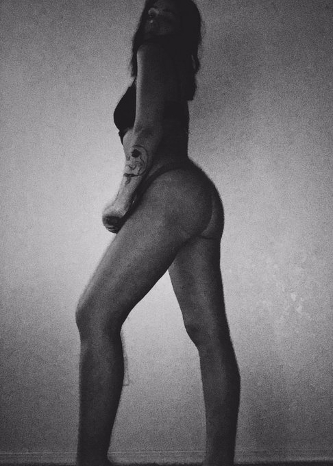 Leaves Twitter just to come back to all these dm&rsquo;s well hello babes #og #doyoulikemyshow #amihot ? Tehe<a href="/tag/og"class="tags"><span>#og</span></a><a href="/tag/doyoulikemyshow"class="tags"><span>#doyoulikemyshow</span></a><a href="/tag/amihot"class="tags"><span>#amihot</span></a>