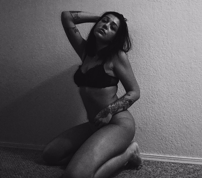 Leaves Twitter just to come back to all these dm&rsquo;s well hello babes #og #doyoulikemyshow #amihot ? Tehe<a href="/tag/og"class="tags"><span>#og</span></a><a href="/tag/doyoulikemyshow"class="tags"><span>#doyoulikemyshow</span></a><a href="/tag/amihot"class="tags"><span>#amihot</span></a>