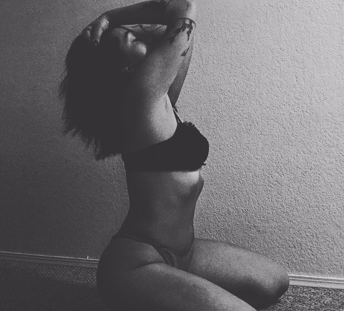 Leaves Twitter just to come back to all these dm&rsquo;s well hello babes #og #doyoulikemyshow #amihot ? Tehe<a href="/tag/og"class="tags"><span>#og</span></a><a href="/tag/doyoulikemyshow"class="tags"><span>#doyoulikemyshow</span></a><a href="/tag/amihot"class="tags"><span>#amihot</span></a>