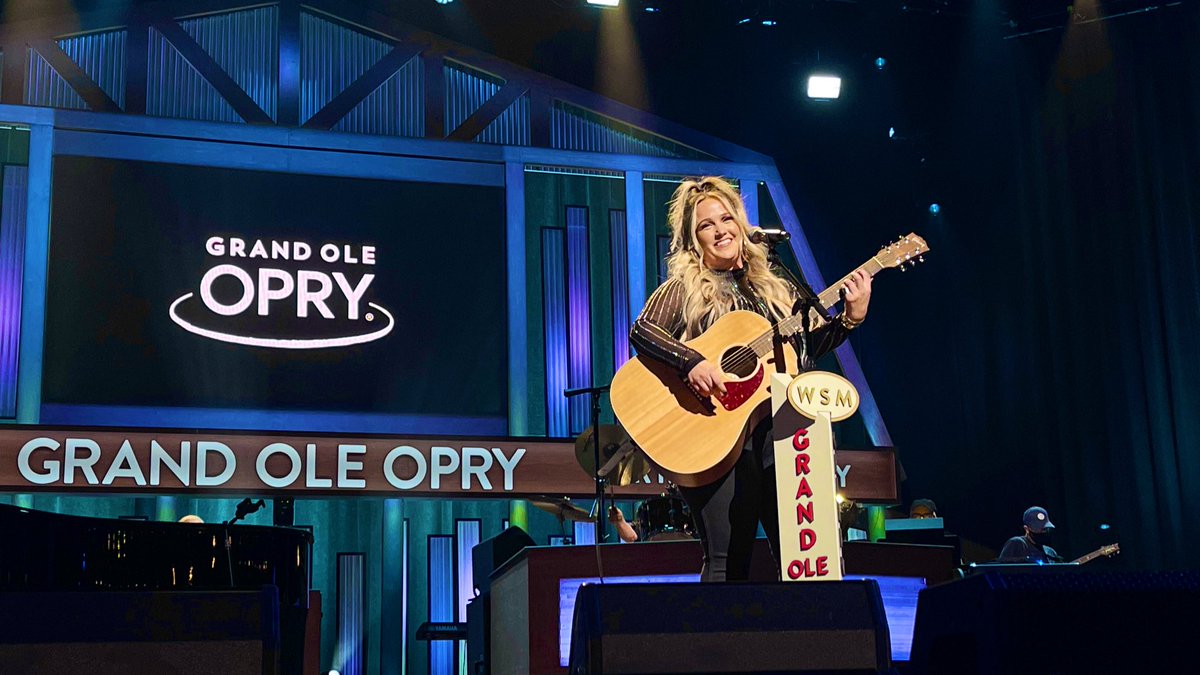 opry's tweet photo. We’re not over that debut, @priscillablock! 👏 #OpryLive https://t.co/U2hofC7b18