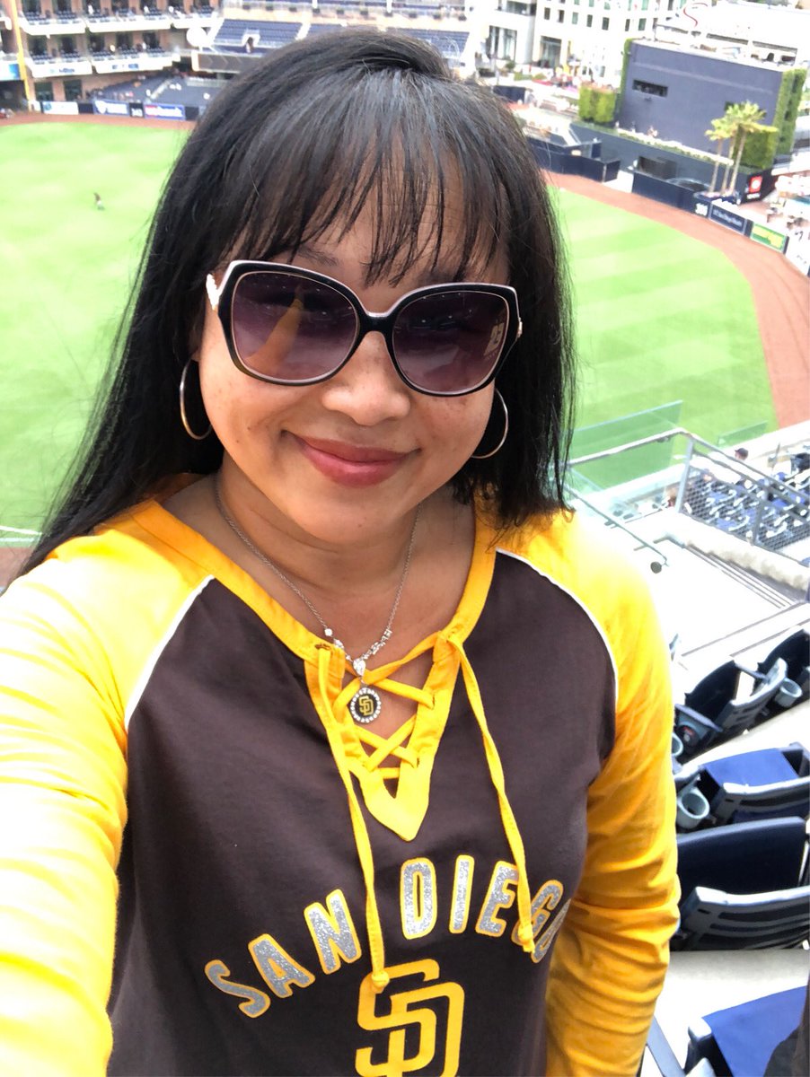 CastleByDesign's tweet image. Back at the ballpark ⚾️ Go Padres 
#hungryformore #padres #baseball #petcopark