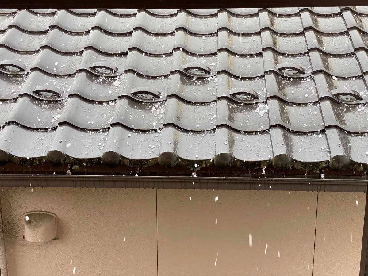埼玉県小川町は激しい雹に見舞われております。