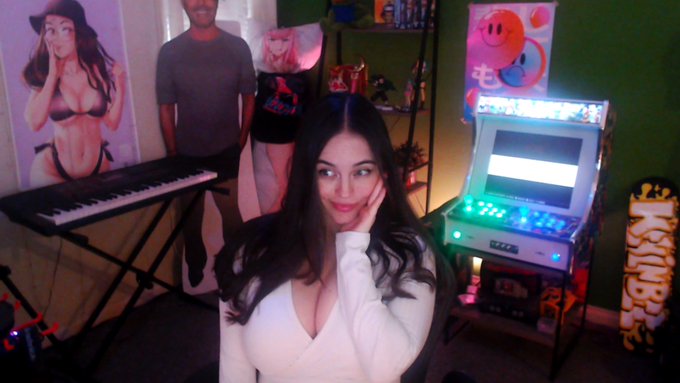 Watch heyimbee's leaked NSFW photo on TwXstars