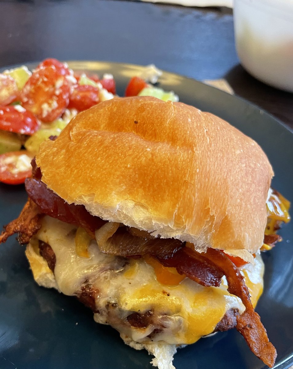 RandiLYMJ's tweet photo. My 9 year old cooked up these burgs. #prettyproud and also #full https://t.co/1oUcviyKdt