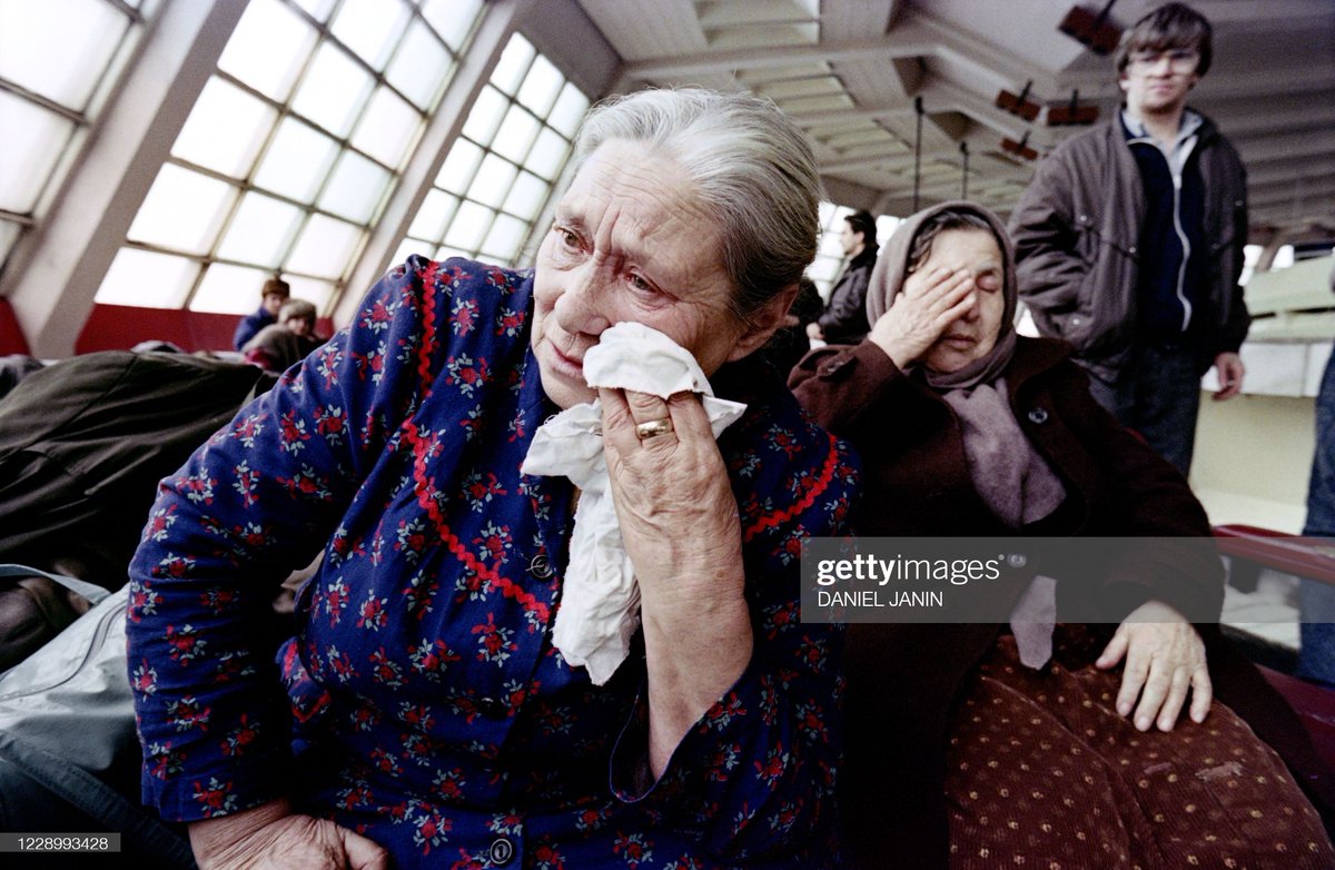 Some (less violent/gruesome) scenes from January 1990 during the  #BakuPogrom that resulted in Baku's nearly quarter of a million strong population being forcibly expelled from the city. I earlier had mentioned how 128 ethnic Armenians died in early 1990 during the violent riots.