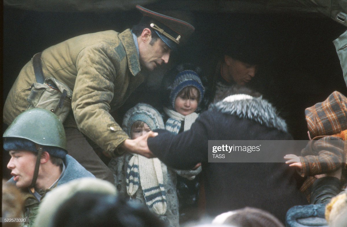 Some (less violent/gruesome) scenes from January 1990 during the  #BakuPogrom that resulted in Baku's nearly quarter of a million strong population being forcibly expelled from the city. I earlier had mentioned how 128 ethnic Armenians died in early 1990 during the violent riots.