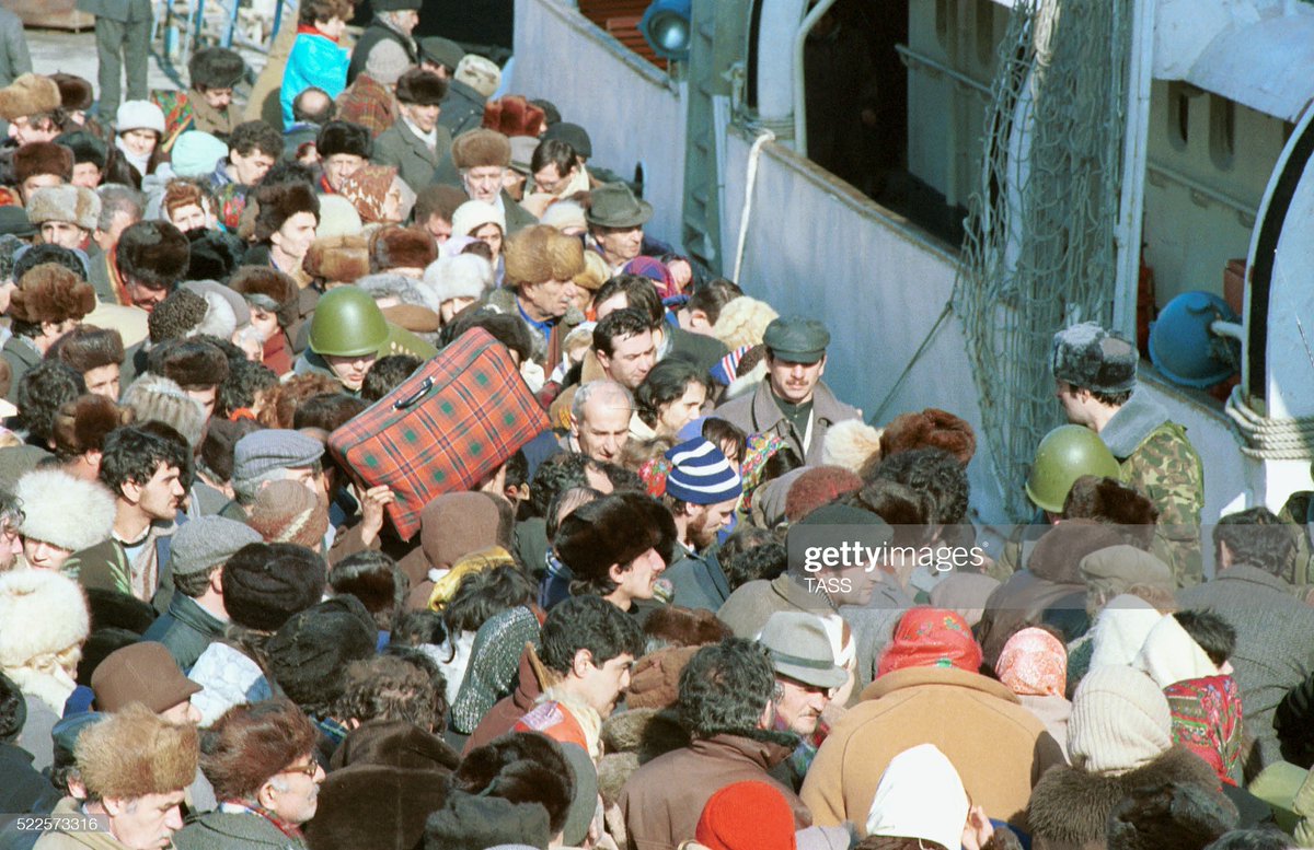 Some (less violent/gruesome) scenes from January 1990 during the  #BakuPogrom that resulted in Baku's nearly quarter of a million strong population being forcibly expelled from the city. I earlier had mentioned how 128 ethnic Armenians died in early 1990 during the violent riots.