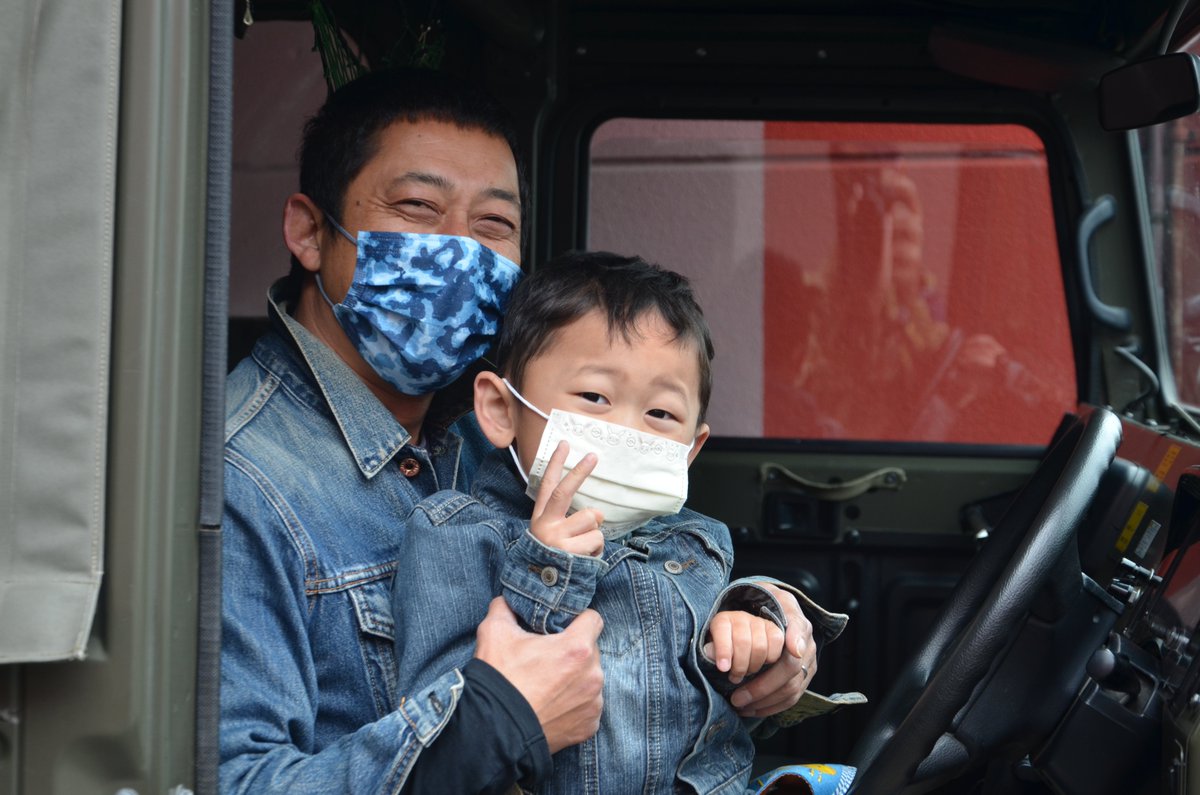 自衛隊新潟地方協力本部 Dekky４０１でイベント実施中 本日はdekky４０１において広報イベント を行っています １階駐車場では軽装甲機動車や高機動車の展示 屋内では制服試着コーナーやガラポン抽選会など 内容満載でやっております 皆様