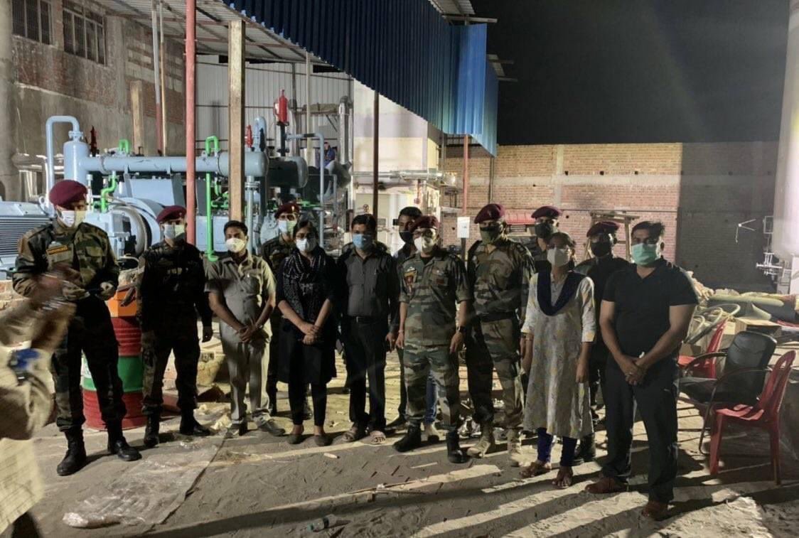 Local Authorities Of Agra Requested The Army To Assist In Repair Of A Non Functional Oxygen Plant. 

Indian Army technicians Was Deployed immediately & repaired the plant successfully within 12hrs

It Has An Optimum Capacity Of Producing 1700 Cylinders Per Day. 

Well Done Guys. https://t.co/ZLi4TMqh6n