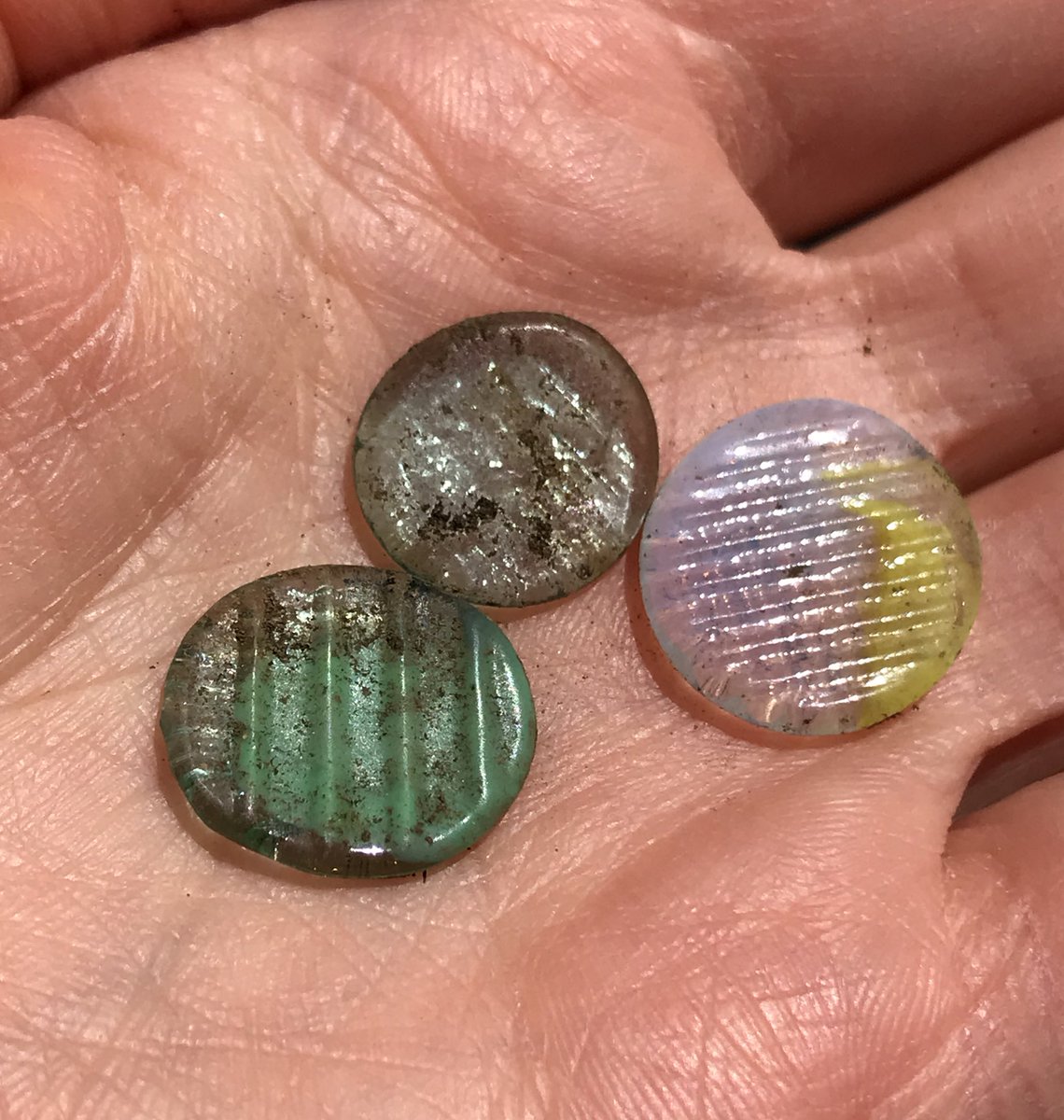 おはじき拾った こけしだのイラスト