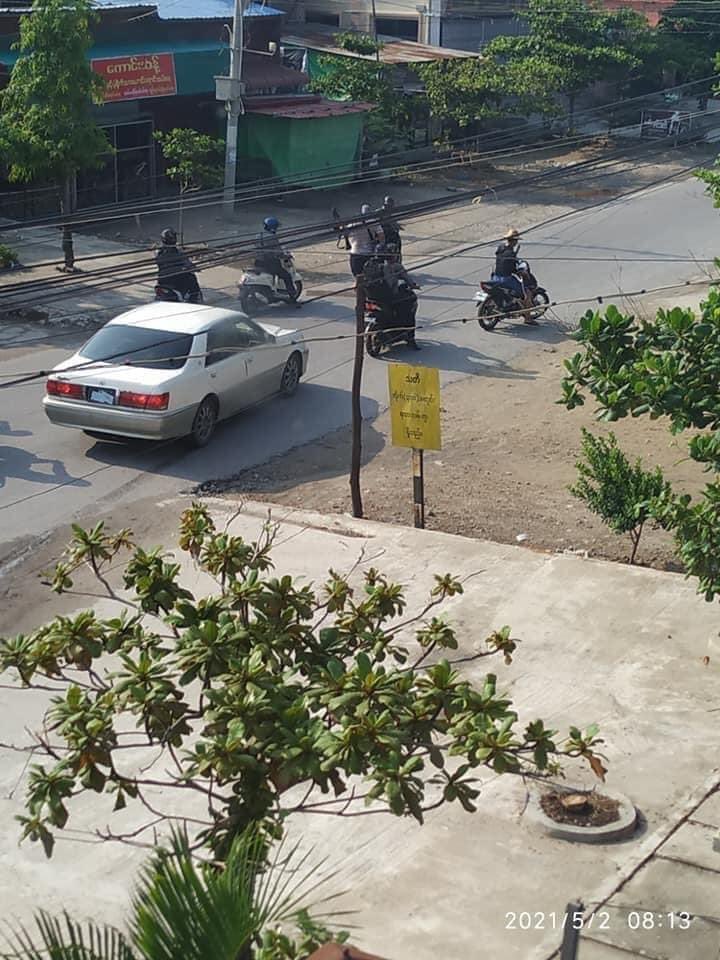 Military terrorists, armed groups in plain clothes are shooting and abducting people like a battlefield
In Mandalay,At least three people were arrested in Golden Cloud Tea Shop in Mandalay🚨

GLOBAL SPRING REVOLUTION
#May2Coup
#WhatsHappeningInMyanmar
#SpringRevolution