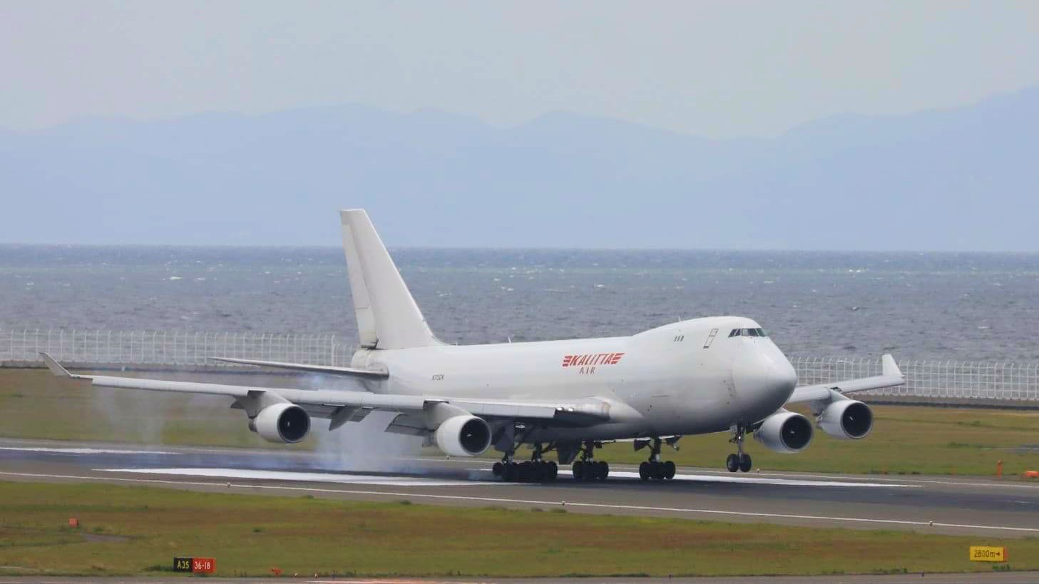 中部国際空港セントレア カリッタ航空のb747がセントレアに到着しました 77ではなくb747の飛来は久々ですね ロゴが カッコいいです T Co 4o8j50hqbd Twitter