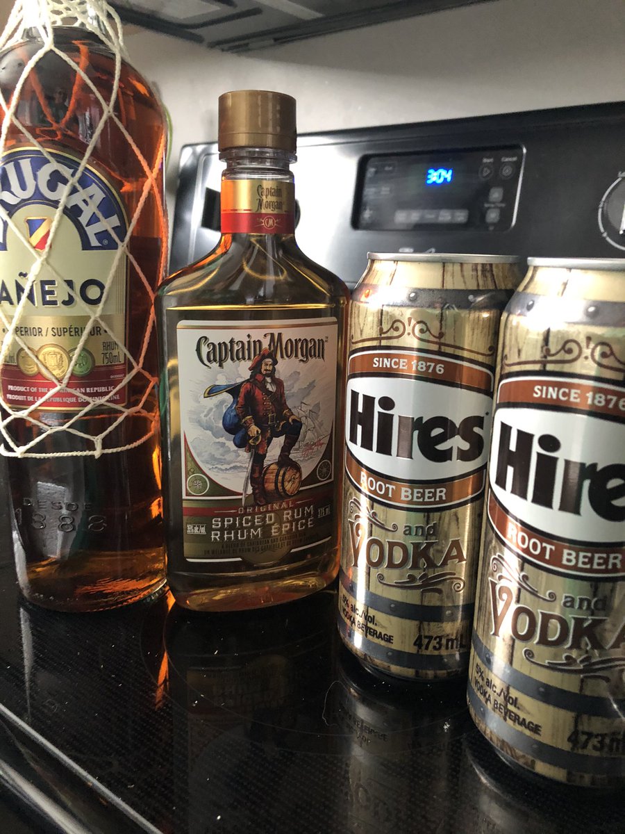 M_Jackson72's tweet photo. In celebration of a day where I made a huge mistake that no longer exists... Cheers 🥂 🥃🤣

#May1stSucks #goodriddance #Idiothead https://t.co/i9phG9NVvC