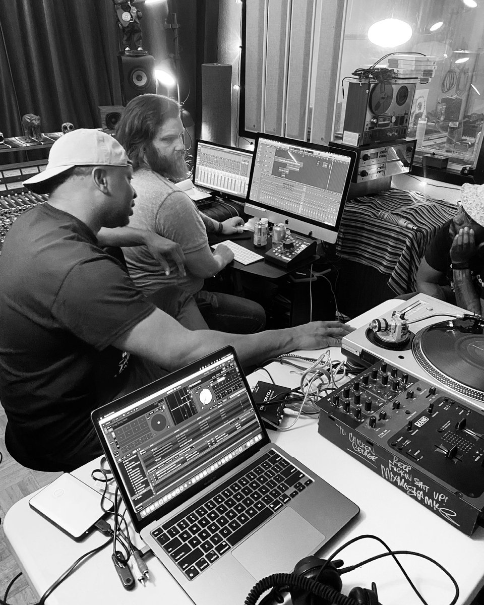 Third Root (@thirdrootmusic) on Twitter photo Saturday night recording session @electricdeluxerecorders w/ <a href="/mojoefamily/">Mojoe</a> @tscip10 <a href="/mr_easylee/">Easy (Third Root)</a> <a href="/djchickengeorge/">DJCG</a> & <a href="/dreadedredbeard/">DreadedRedbeard</a> on the boards. This new Mojoe is truly something special and what an honor it is to contribute to this masterpiece! 👑 🎤 🎷 🎸 ✍🏾
#igotmymojoeback Saturday night recording session @electricdeluxerecorders w/ <a href="/mojoefamily/">Mojoe</a> @tscip10 <a href="/mr_easylee/">Easy (Third Root)</a> <a href="/djchickengeorge/">DJCG</a> & <a href="/dreadedredbeard/">DreadedRedbeard</a> on the boards. This new Mojoe is truly something special and what an honor it is to contribute to this masterpiece! 👑 🎤 🎷 🎸 ✍🏾
#igotmymojoeback