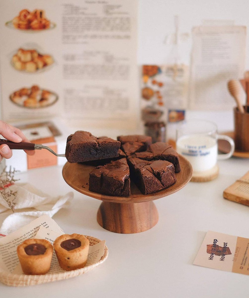 ขนมร้านในไอจีร้านนี้อร่อยมาก brownie กับ nutella cookie cup อร่อยจิง ไม่จกตา แถมราคาไม่แรงด้วย ร้านนี้เลย instagram.com/kay.de.baker/ #aroii <a href="/aroii/">@aroii บอกต่อ</a>