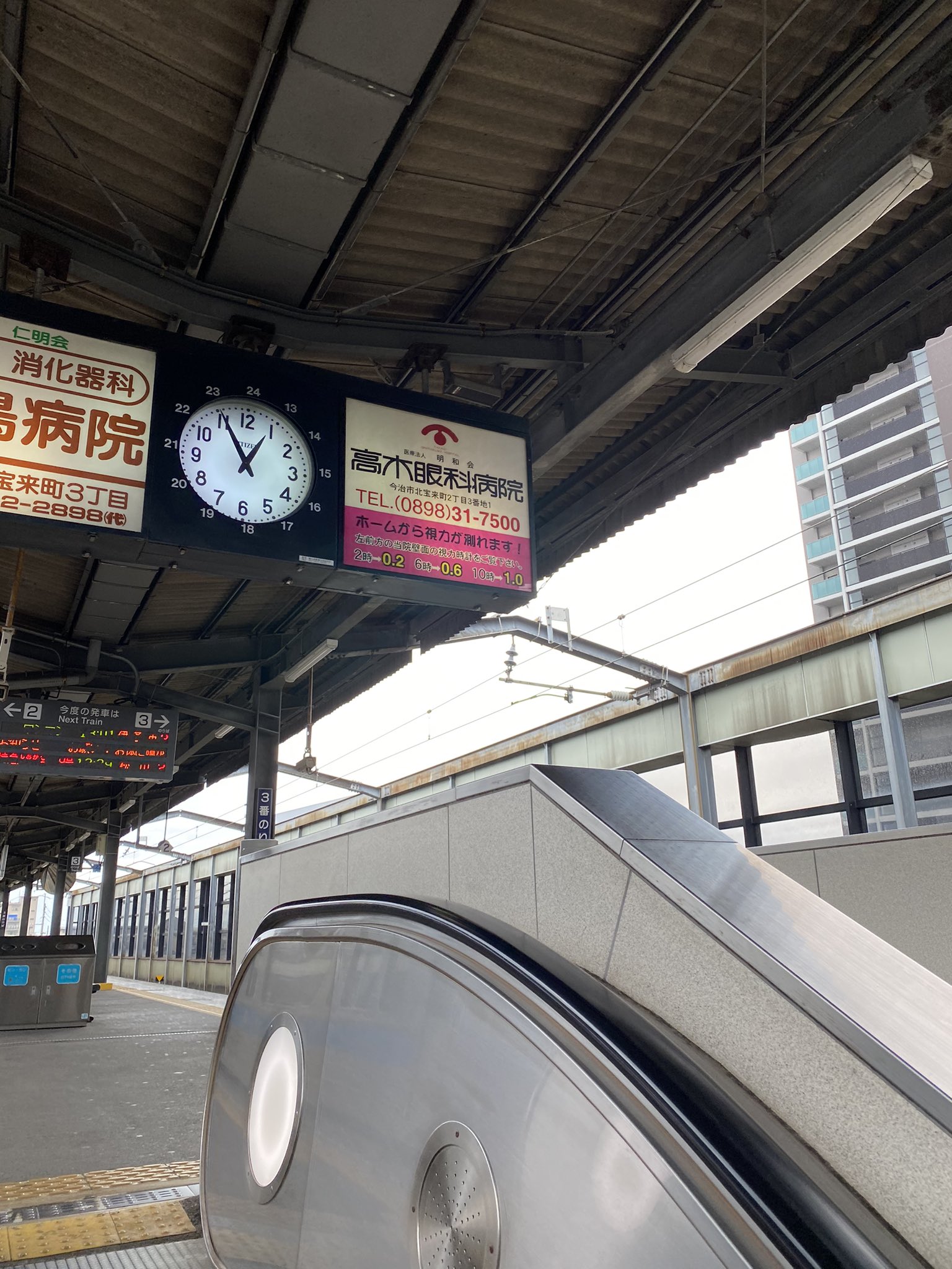 エロ司 し ホームから視力検査ができるし 看板を読めばあの輪っかの名前が ランドルト環 であることもわかる親切設計 中でも中央に配置されたものは 時間の経過で穴の 向きが変わるというギミック付き T Co Uirvd6ijpv Twitter