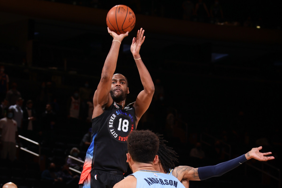 Knicks taking time with Alec Burks after layoff for COVID 19 protocols
