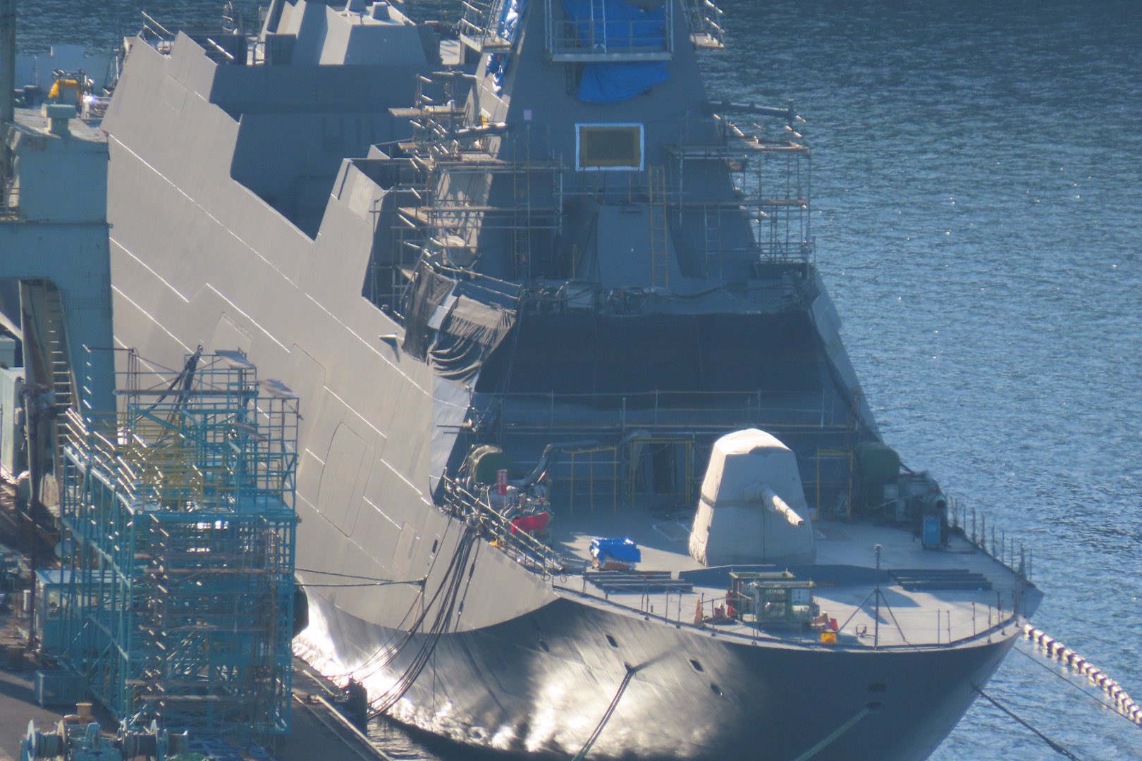 きたろう 在 Twitter 上 新型護衛艦 Ffm もがみ ３月と現在との比較 ドックから出て岸壁で艤装工事中 T Co Vwjyl4ammm Twitter