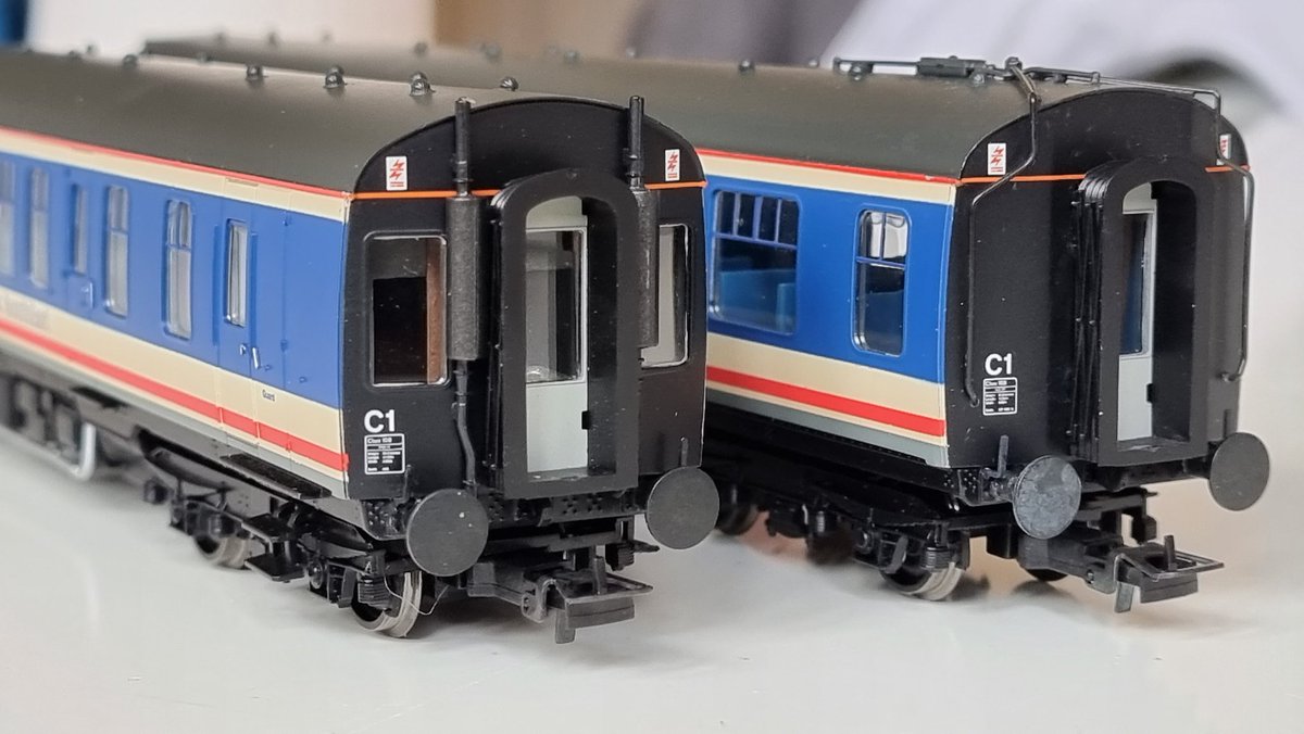 PdannyH's tweet image. Selling 1 of 2 #class108 #DMU - 1st is this #NetworkSouthEast one going onto ebay unless anyone is interested? All original packaging, full lighting, has only ever had a test run @NSE_Latchmere otherwise near new. Great runner, DM me if interested #VariousMultipleUnits #TMRGUK