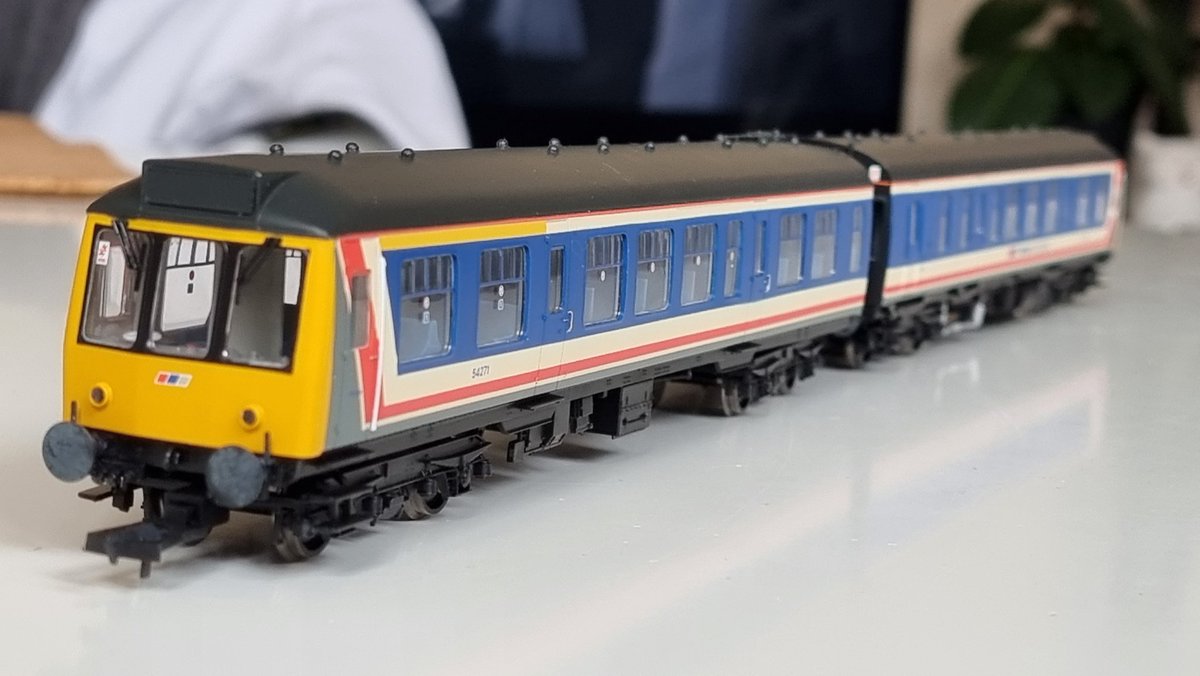 PdannyH's tweet image. Selling 1 of 2 #class108 #DMU - 1st is this #NetworkSouthEast one going onto ebay unless anyone is interested? All original packaging, full lighting, has only ever had a test run @NSE_Latchmere otherwise near new. Great runner, DM me if interested #VariousMultipleUnits #TMRGUK