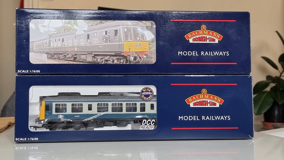 PdannyH's tweet image. Selling 2 of 2 #class108 #DMU - also this #BritishRail one going onto ebay unless anyone is interested? All original packaging, full lighting, has only ever had a test run @NSE_Latchmere otherwise near new. Great runner, DM me if interested #VariousMultipleUnits #TMRGUK