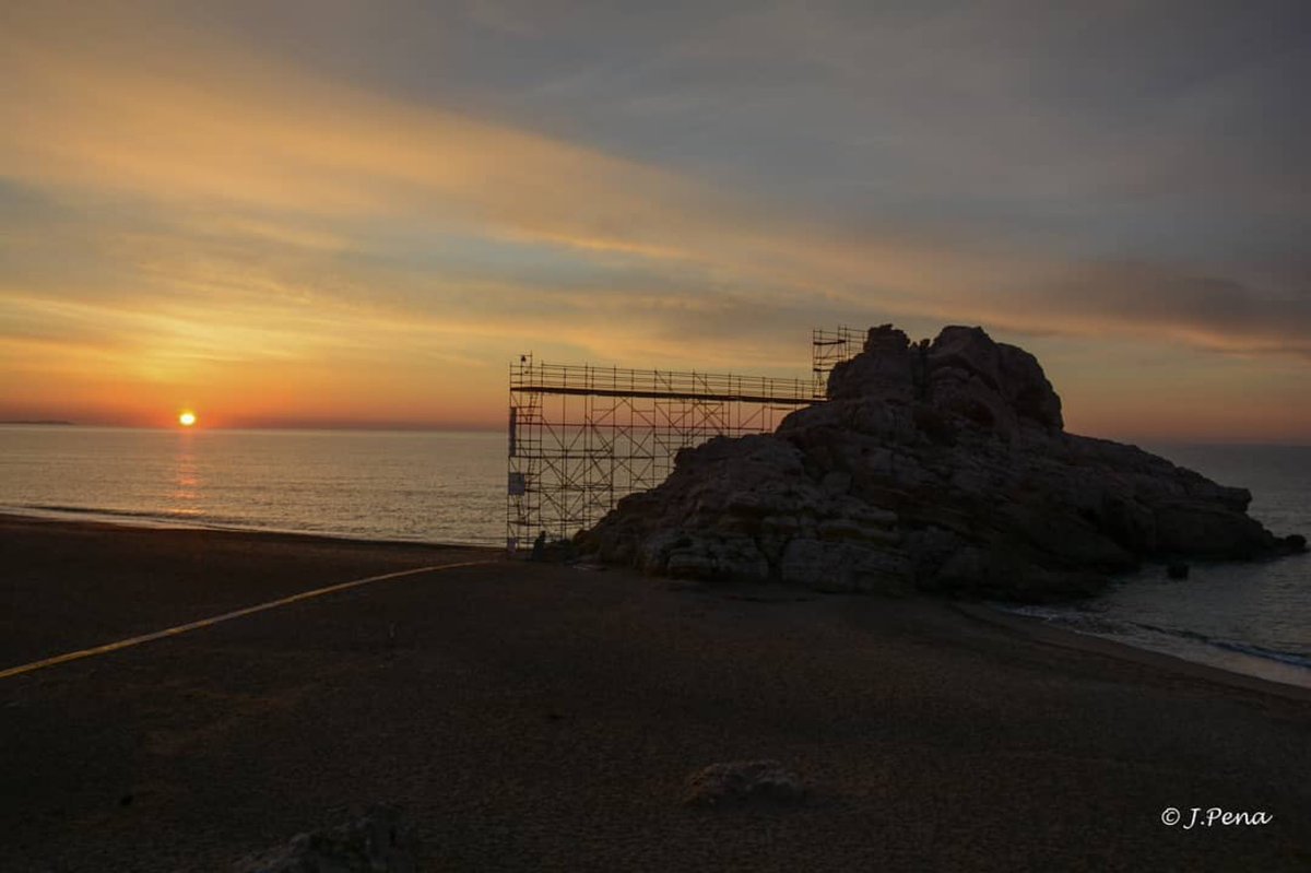 Tot i estar en obres per les millores que s’estan fent a l’antiga torre de guaita, contemplar l’illot del Torn sempre ens emociona‼️Foto a Instagram: @jaumepp 

#hospitaletdelinfant #naturisme  #costadaurada #catalunyaexperience #marimuntanya #igerstgn #descobreixcatalunya