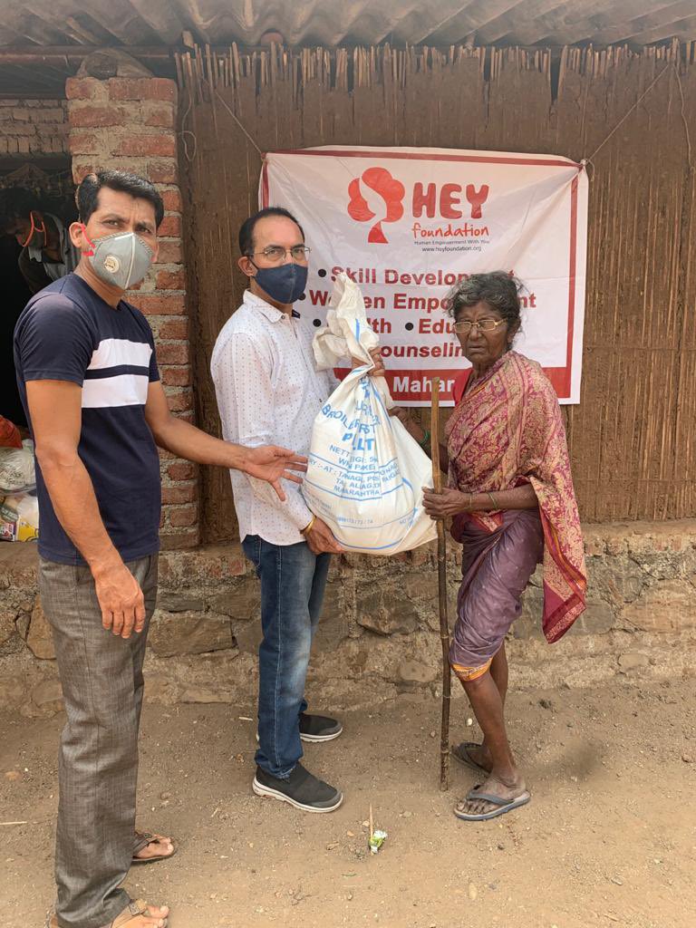heyfoundation's tweet photo. Ration Distribution drive at Pise Gaon Adivasi Pada. Food grains & basic ingredients were provided to 50 families. We are grateful to all the donors & volunteers 🙏🏻 #togetherWecan #heyhelp #heyfoundation #rationdrive #feedtheneedy #needyoursupport https://t.co/r9kKUlCmBh