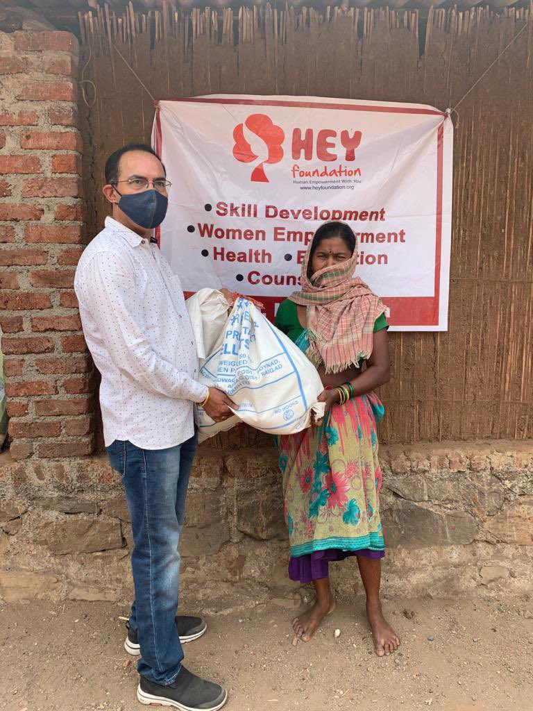 heyfoundation's tweet photo. Ration Distribution drive at Pise Gaon Adivasi Pada. Food grains & basic ingredients were provided to 50 families. We are grateful to all the donors & volunteers 🙏🏻 #togetherWecan #heyhelp #heyfoundation #rationdrive #feedtheneedy #needyoursupport https://t.co/r9kKUlCmBh