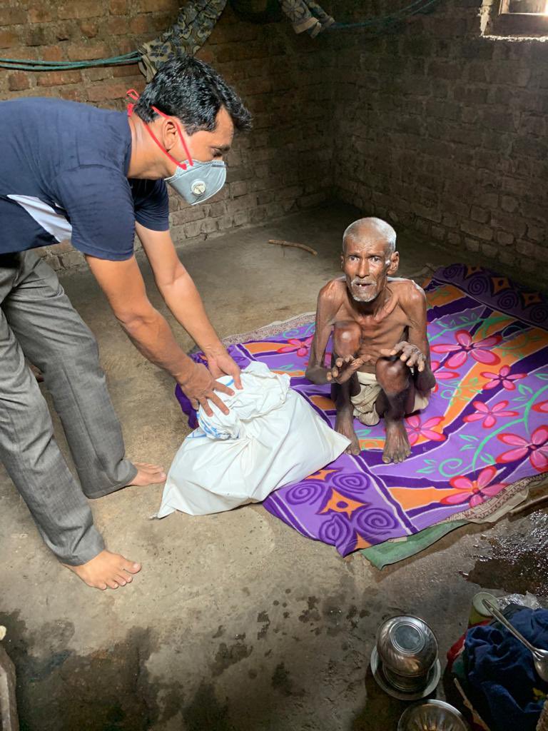 heyfoundation's tweet photo. Ration Distribution drive at Pise Gaon Adivasi Pada. Food grains & basic ingredients were provided to 50 families. We are grateful to all the donors & volunteers 🙏🏻 #togetherWecan #heyhelp #heyfoundation #rationdrive #feedtheneedy #needyoursupport https://t.co/r9kKUlCmBh