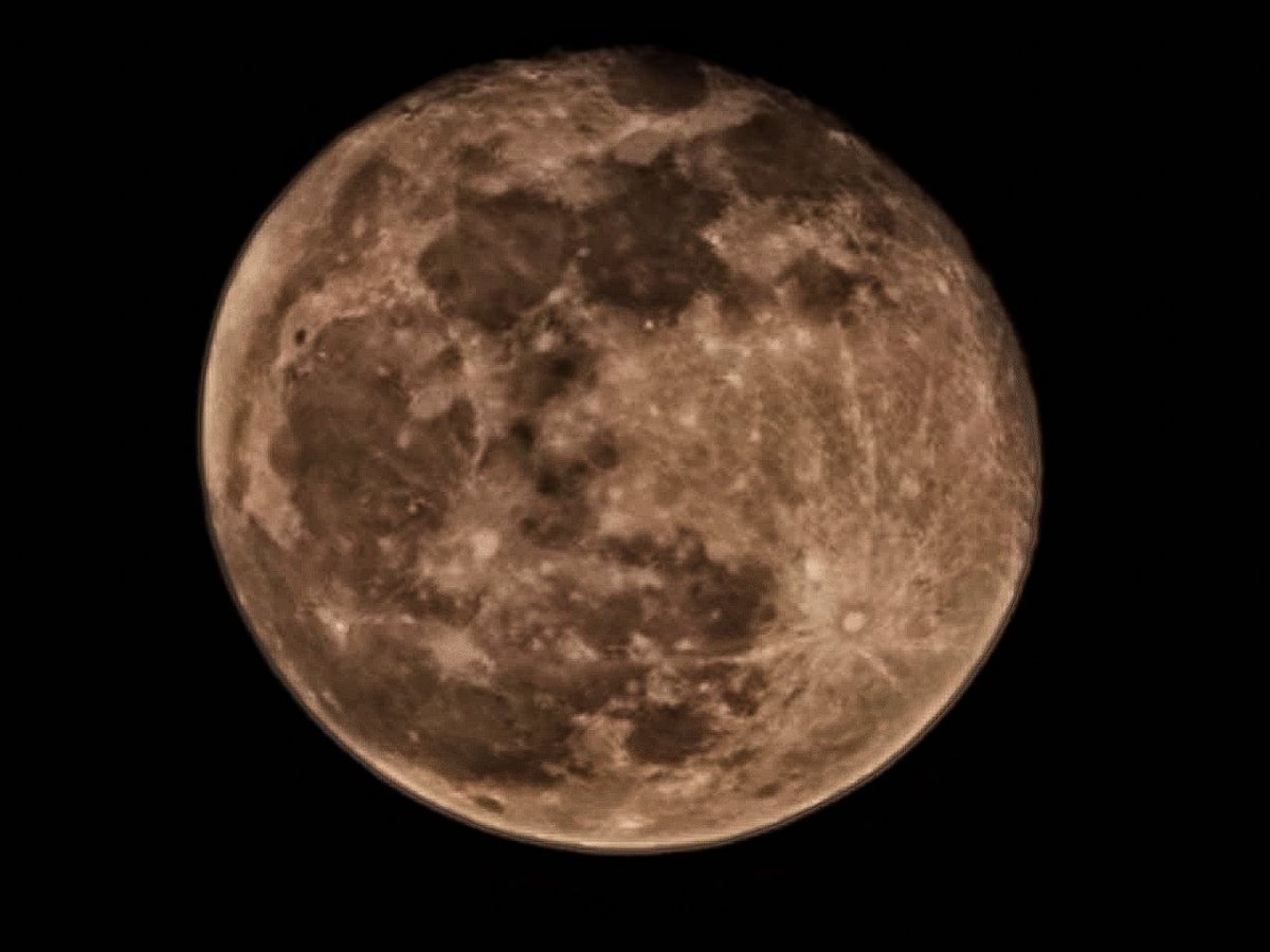 jacklinpb's tweet photo. #GalaxyS21Ultra #MOONSHOT #100xZoom https://t.co/hyJatR6xxH