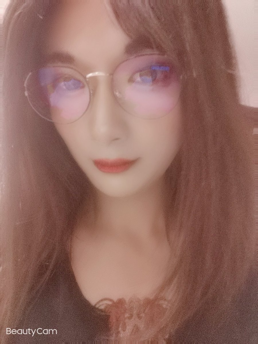 CDlele66's tweet photo. 打扮清纯，确有骚骚的纹身。 https://t.co/q08LkPvi6Q